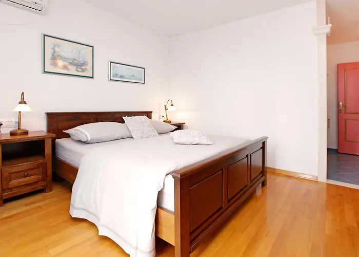 Guest house Maja Bol